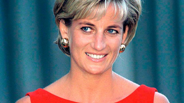 Uset-billede-af-prinsesse-Diana-som-teenager-sat-til-salg